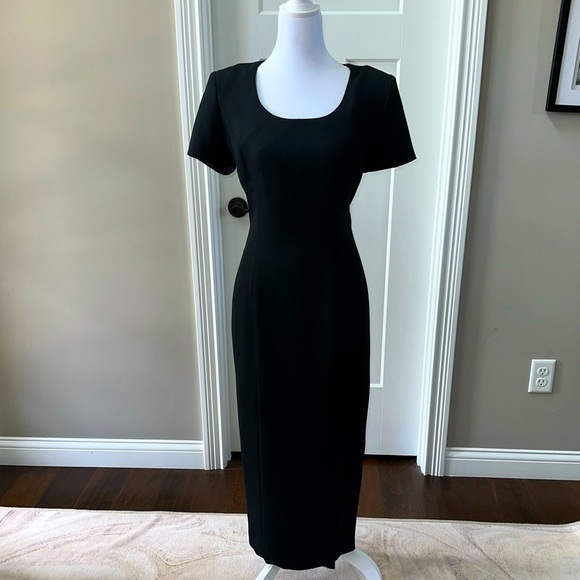 Maggie London Black Short Sleeve Long Dress Size 4. - Picture 6 of 8